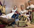 Bild: Petra Hartl
Höhepunkt der Krippen-Darstellungen auf dem Mariahilfberg ist natürlich Jesu Geburt. Im Schrank ist diese Szene schon das ganze Jahr über zusammengestellt – Maria mit dem Kind und zweien der heiligen drei Könige mit ihren prächtigen Gewändern.