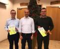 Bild: exb
Von ihrem Chef Franz Wilhelm (Mitte) wurden Roland Forster (links) für 25 Jahre Firmenzugehörigkeit und Reinhard Meier (rechts) für zehn Jahre geehrt.