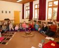 Bild: bey
Lea Weig und Patricia Rewitzer sorgen für viel Abwechslung im Katholischen Pfarrheim. Und so vergeht die Zeit bis zur Bescherung wie im Flug.