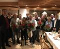 Bild: exb
Grund zum Feiern gab es für die Jubilare bei der Weihnachtsfeier der Firma Schmelzer: (von links) Geschäftsführer Gerhard Schmelzer, Peter Schmelzer, Christoph Legat, Peter Paul, Laura Kittner, Holger Stauffer, Walter Pirner, Mario Huber, Dominik Burkhard, Michael Hecht, Heike Prechtl, Manfred Oppl und Geschäftsführer Helmut Keck.