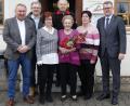 Bild: mfh
.Zu den vielen Gratulanten zum 90. Geburtstag von Lisbet Gottowik ( Mitte) zählten auch Bürger,meister Michael Göth (rechts) und der Vorsitzende des SV Loderhof, Joachim Bender (links).