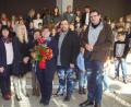 Bild: mmj
Olga Uhlemann (mit Blumen) nahm Abschied von der Schönseer Schule. Für die gute Zusammenarbeit dankten (von links) Bürgermeisterin Birgit Höcherl, Elternbeiratsvorsitzende Manuela Grosser, die frühere Schulleiterin Maria Pfistermeister, Rektor Thomas Troidl und Stadtpfarrer Wolfgang Dietz.