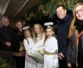 Bild: Hirsch
Oberbürgermeister Andreas Feller sowie die Mitarbeiter der Stabstelle "Wirtschaftsförderung", Sandra Grabinger, Roland Kittel und Vera Dehling (von links) verlosten gemeinsam mit dem Christkind und den Engeln die Preise für die Aktion "Engelssuche".