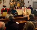 Bild: mez
Viel Mühe gaben sich die Mitwirkenden bei der gelungenen Taizé-Andacht in der kleinen Ahornberger Dorfkapelle. Die dankbaren Besucher wirkten fleißig mit.