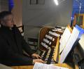 Bild: Petra Hartl
Domorganist Franz-Josef Stoiber aus Regensburg entlockte den über 4000 Pfeifen der Weise-Mühleisen-Orgel (1969/2013) ihre klanglichen Facetten.