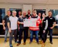Bild: exb/Maximilian Lang
Der Oldtimerverein Lucky 4 Garage Classic Cars and Bikes spendete 500 Euro an das BRK Neunburg vorm Wald.
