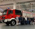 Bild: exb
Eine neunköpfige Delegation der Feuerwehr Mitterteich holte das neue HLF 20 in Ulm ab.