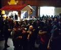 Bild: mng
Rund 300 Besucher zieht zur Waldweihnacht in Hessenreuth. Den Umsätzen tut das keinen Abbruch und die Zahlen sprechen für sich: 90 Liter Glühwein, 270 Paar Bratwürste und 500 Stamperl Likör werden verkauft. Mit dem Verkaufserlös und den Spenden kommen 3882 Euro zusammen.