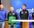 Bild: A. Schwarzmeier
Der Oberpfalz-Medien-Cup top organisiert, die SpVgg Pfreimd ein verdienter Sieger: Trainer und Verantwortliche der teilnehmenden Mannschaften waren sich bei der Siegerehrung einig. Von links: Roland Lang (SV Grafenwöhr), Josef Dütsch (SpVgg Schirmitz), Bastian Lobinger (SpVgg Pfreimd), Andreas Scheler (SpVgg SV Weiden), Andreas Lang (SV Mitterteich), Benjamin Urban (SC Luhe-Wildenau), Markus Tusek (FC Tirschenreuth) und Markus Hofbauer (SV Etzenricht).