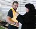 Bild: prh
Bei Maria Haberzeth tritt der Elferrat gern an. Die Schneiderin aus Georgenberg ändert seit 25 Jahren Faschingsuniformen und Kostüme für die Neustädter Narren und sorgt so dafür, dass jeder eine gute Figur macht.