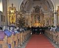 Bild: enz
Das Weihnachtskonzert in der Pfarrkirche St. Laurentius war gut besucht. Hier im Bild der Auftritt des Männergesangvereins.