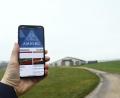 Bild: Petra Hartl
Mit dem Handy auf weiter Flur: Im Ausbau der digitalen Infrastruktur sieht Wissenschaftler Andre Haller einen Schlüssel für die Zukunft.