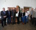 Bild: hmr
Die Vertreter des Maschinenrings mit den Überbringern des Zertifikats: (von links) Claus Hackelsperger, Hans Enslein, Ulrich Gampl, Marion Höcht, Carolin Schrembs, Bianca Wührl, Jasmin Männer, Benjamin Frummet, Hermann Prölß und Matthias Wittmann.