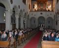 Bild: lnz
Gut besucht war das Weihnachts- und Jahresabschlusskonzert des Kirchenchors St. Jakob in der Stadtpfarrkirche. Die Sänger hatten sich für den Großteil des Programms auf der Empore platziert.
