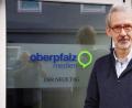 Bild: Thomas Dobler
Manfred Knedlik, hier bei einer Stippvisite der Schwandorfer NT-Redaktion vor wenigen Tagen, gibt die Festschrift zum Nordgautag 2020 in Schwandorf heraus. In der ersten Julihälfte des nächsten Jahres geht das Großereignis unter dem Titel "Kulturfest der Oberpfälzer" über die Bühne.