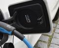 Bild: Petra Hartl
Eine Lademöglichkeit für Elektrofahrzeuge gibt es sogar schon im Landratsamt in Amberg. Und die Säulen werden immer mehr, deswegen sind auch Langstrecken kein Problem.