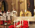 Bild: Bühner
Feierlicher Jahresendgottesdienst in St. Josef in Weiden unter Leitung von Pfarrer Markus Schmid (Fünfter von links).