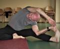 Bild: ubb
Eckhard Stiegler zeigt, was mit Yoga alles möglich ist. Wobei es dem Yoga-Lehrer bei den Übungen vornehmlich um die Gesunderhaltung von Körper und Geist geht.