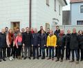 Bild: jma
Das gerade sanierte ehemalige Gefängnis ist eines der Gesprächsthemen beim Besuch der SPD-Fraktion mit Bundestagsabgeordnetem Uli Grötsch (vorne, Vierter von links) und Annette Karl (vorne, Vierte von rechts) in der von Werner Stopfer (vorne, Mitte) geleiteten Polizeiinspektion Eschenbach.