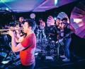 Bild: exb/Jens Bodenstein
Das bisher größte "Sünde"-Konzert: Die zehnköpfige "Youngblood Brass Band" aus den USA rückte im Doppeldecker-Bus an und spielte vor ausverkauftem Haus.