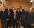 Bild: mm
Eifrige Sammler für die Kriegsgräber wurden bei der Jahresabschlussfeier geehrt: (von links) stellvertretender Kreisvorsitzender Siegfried Woppmann, Jürgen Weith (Verdienstspange in Gold), Reinhold Lanzl (Silber), Uli Zielonka (Gold), Willi Lang (Gold), RK-Vorsitzender Werner Holl (Silber), Stefan Zrenner und Ehrenmitglied Lorenz Kiener.