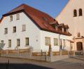 Bild: frd
Das Gasthaus Winderl. An diesem Ort befand sich nach alter Überlieferung schon vor 1337 eine Taverne. Das Wirtshaus, das von der Familie Winderl seit 1838 ununterbrochen geführt worden ist, schließt zum Jahresende seine Pforten, womit für das ganze Dorf eine Ära zu Ende geht.