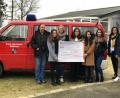 Bild: exb/Sophie Zölch 
Die Wildenauer Festdamen überreichten Daniela Riedl (links) eine Spende in Höhe von 400 Euro für das Tierheim Tirschenreuth.