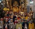 Bild: soj
Aushilfspfarrer Thankgod Okoroafor (hinten) sandte die Ministranten im Sonntagsgottesdienst aus.