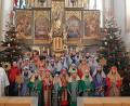 Bild: bey
32 Sternsinger machen sich auf den Weg von Haus zu Haus.