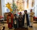Bild: twg
Die Sternsinger mit Lektor Johannes Bamberger und Pfarrer Josef Waleszczuk (hinten von links).
