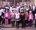 Bild: no
Mit 33 Startern stellt der SV Illschwang das zweitgrößte Team beim Silvesterlauf in Amberg. Im Bild ein Großteil der Läufer in den verschiedenen Altersklassen.
