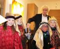 Bild: Stefan Malzer, Landkreis Tirschenreuth/exb
Landkreis-Chef Wolfgang Lippert unterstützt großzügig die Aktion der Sternsinger 2020 mit einer Geldspende. Die Sternsinger fungieren als Friedensbotschafter, sie bringen den Segen zu den Menschen und sammeln für hilfsbedürftige Kinder weltweit.