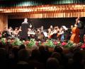 Bild: jma
Die rund 20 Musiker der Ungarischen Kammerphilharmonie mit Dirigent Antal Barnás.