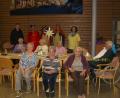 Bild: jzk
Die Botschaft der Heiligen Drei Könige verkündeten Stadtpfarrer Thomas Kraus, Guntram Lauber, Rita Ponnath und Armin Schinner (hinten von links) den Bewohnern im Seniorenzentrum Haus Falkenstein.