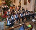 Bild: jr
Die 35 Musiker boten ein anspruchsvolles Konzert mit festlicher Musik. Die Zuhörer quittierten die Darbietungen mit viel Beifall.
