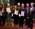 Bild: kro
Verdiente Vereinsmitglieder wurden beim Neujahrsempfang mit dem „Turso“ ausgezeichnet (von links): Bezirksrat Toni Dutz, Herbert und Gabi Schertler, Horst Höpfner, Petra und Karl Schwägerl, Roland Frank, Stellvertretender Landrat Roland Grillmeier und Bürgermeister Franz Stahl.