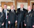 Bild: exb
Nach den Nachwahlen präsentiert sich der Bergknappenvereins mit (von links) Zweitem Vorsitzenden Georg Rubenbauer, Bürgermeister Michael Göth, Revisor Siegfried Meier, Fahnenträger Ingo Renner, Beisitzer Josef Rieder, Schriftführer Hans-Jürgen Reitzenstein und Erstem Vorsitzenden Armin Kraus.