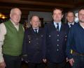 Bild: dob
Dritter Bürgermeister Johann Gollwitzer, Kreisbrandinspektor Martin Weig (von links) und Kreisbrandmeister Christian Demleitner (Zweiter von rechts) begrüßten das neue Führungsduo der Feuerwehr Waldau Benjamin Janker (Mitte) und Konrad Schatz (rechts). Sie wurden in der Dienstversammlung zu den Kommandanten der Wehr gewählt.