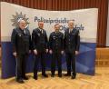 Bild: Judith Kleinhanß/Polizei
Den Abschied aus Neunburg hat Bernhard Hager (Dritter von links) schon hinter sich: Vor kurzem wurde er in sein neues Amt als Inspektionsltier der Rodinger Polizei eingeführt. Das Bild zeigt ihn mit Polizeipräsident Norbert Zink (links), Vizepräsident Thomas Schöninger (rechts) und Interimsleiter Sven Buhl.