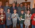 Bild: jr
Unser Bild zeigt die neuen Vereinsmeister und Pokalsieger des Kaninchenzuchtvereins Konnersreuth. Vordere Reihe (von links) die Nachwuchszüchter mit Jakob Wenisch, Lena Richtmann, Amelie Zandt, Korbinian Weiß, Paula Richtmann und Laurenz Günthner. Hintere Reihe (von links) 2. Vorsitzender Albert Schuller, Luis Wenisch, Bürgermeister Max Bindl, Klaus Reindl, Mario Proksch, Gerald Riolfi, Sophie Zandt und Franz Proksch.