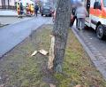 Bild: jma
Ein Škoda Yeti streift am Dienstagnachmittag einen Baum in der Felsmühlstraße in Grafenwöhr.