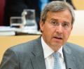 Bild: Matthias Balk/dpa
Franz Rieger, CSU-Abgeordneter, während einer Plenarsitzung im bayerischen Landtag. Die Regensburger Staatsanwaltschaft hat Anklage gegen Rieger erhoben.