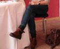 Bild: exb/Lorenz Pinck/LTO 
Für drei weitere Vorstellungen in der Regionalbibliothek Weiden tauscht LTO-Schauspielerin Claudia Lohmann ihren Kaffeebecher gegen ein Cocktailglas und schlüpft in die Rolle der „Kellnerin Anni“.