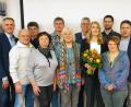 Bild: kow
Die Liste der Gemeinderatskandidaten in ihrer Reihenfolge: 1. Susanne Lindner (stehend mit Blumen Mitte), 2. Cajetan Kredler, 3. Werner Kohl (Atzmannsricht), 4. Sabine Lindner (Kainsricht), 5. Markus Rösch, 6. Sebastian Kraus (Atzmannsricht), 7. Bernadette Rösch, 8. Prof. Dr. Hans Bäumler, 9. Sebastian Mattner, 10. Christine Kredler, 11. Peter Kick, 12. Elke Kraus, 13. Hartmut Barth, 14. Werner Borawski, 15. Rudolf Gottschalk, 16. Wolfgang Bäumler (Atzmannsricht). Zum Ersatzkandidaten wurden Maximilian Hammer bestimmt. Mit im Bild: MdL Harald Schwartz (links) und Landrat Richard Reisinger (rechts).