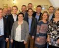 Bild: u
Mit erfahrenen Kommunalpolitikern und jungen Kräften werben die Hirschauer CSU-Verbände bei den Stadtratswahlen um das Vertrauen der Bürger (von links): Martin Merkl, Christian Gnan, Mario Rauscher, Hans-Jürgen Schönberger, Peter Leitsoni, Sandro Gärtner, Manuel Falk, Werner Weigl, Dieter Kohl, Florentin Siegert, Bärbel Birner, Hermann Gebhard, Andreas Falk, Josef Luber (dahinter), Martin Meier, Gertrud Siegert, Ludwig Koller, Michaela Meier, CSU-Kreisvorsitzender Harald Schwartz und Bürgermeister Hermann Falk.
