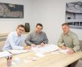 Bild: hwk
Bauingenieur Matthias Stelzl, Geschäftsleiter Thomas Kaufmann und Bautechniker Michael Wagner vom Architektenbüro Schultes (von links) besprachen die weiteren Schritte.
