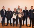 Bild: gi
Den Geehrten gratulierten Bürgermeister Hermann Ach und Kreisbrandinspektor Martin Weig (von links) sowie Kommandant Peter Hartinger und Vorsitzender Kilian Völkl (von rechts).