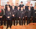 Bild: bnr
Die Feuerwehr Losau-Schiltern ehrte zehn Feuerwehrmänner für ihre 25-jährige und 40-jährige aktive Dienstzeit mit den Ehrenkreuzen in Gold und Silber. Die staatliche Auszeichnung überreichten die Feuerwehrführungskräfte des Landkreises zusammen mit stellvertretendem Landrat Joachim Hansich (links) und Drittem Bürgermeister Georg Schlögl (Zweiter von links).