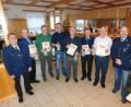 Bild: hai
Vorsitzender Bernd Preißinger (links) und stellvertretender Vorsitzender Stefan Bauer (rechts) ehrten Adolf Preißinger, Hans Braun, Rudolf Marterer, Harry Küffner, Reinhart Rauh und Andreas Knörrer (von rechts) für 60 und 40 Jahre.