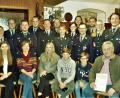Bild: jml
Eine starkes Team in Uniform, diese Aktiven der Hannersgrüner Feuerwehr.mit ihrer Führung und den geehrten und beförderten Mitgliedern. Bürgermeister Rudolf Götz (links) freut sich über die fünf Neuzugänge und das neue Ehrenmitglied Helmut Prechtl (sitzend).